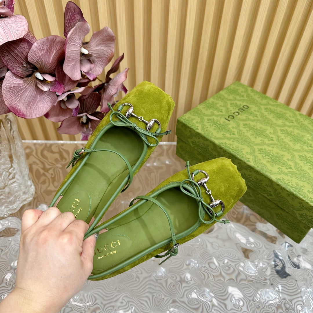 BALLET FLAT IN OLIVE GREEN SUEDE WITH SILVER HARDWARE