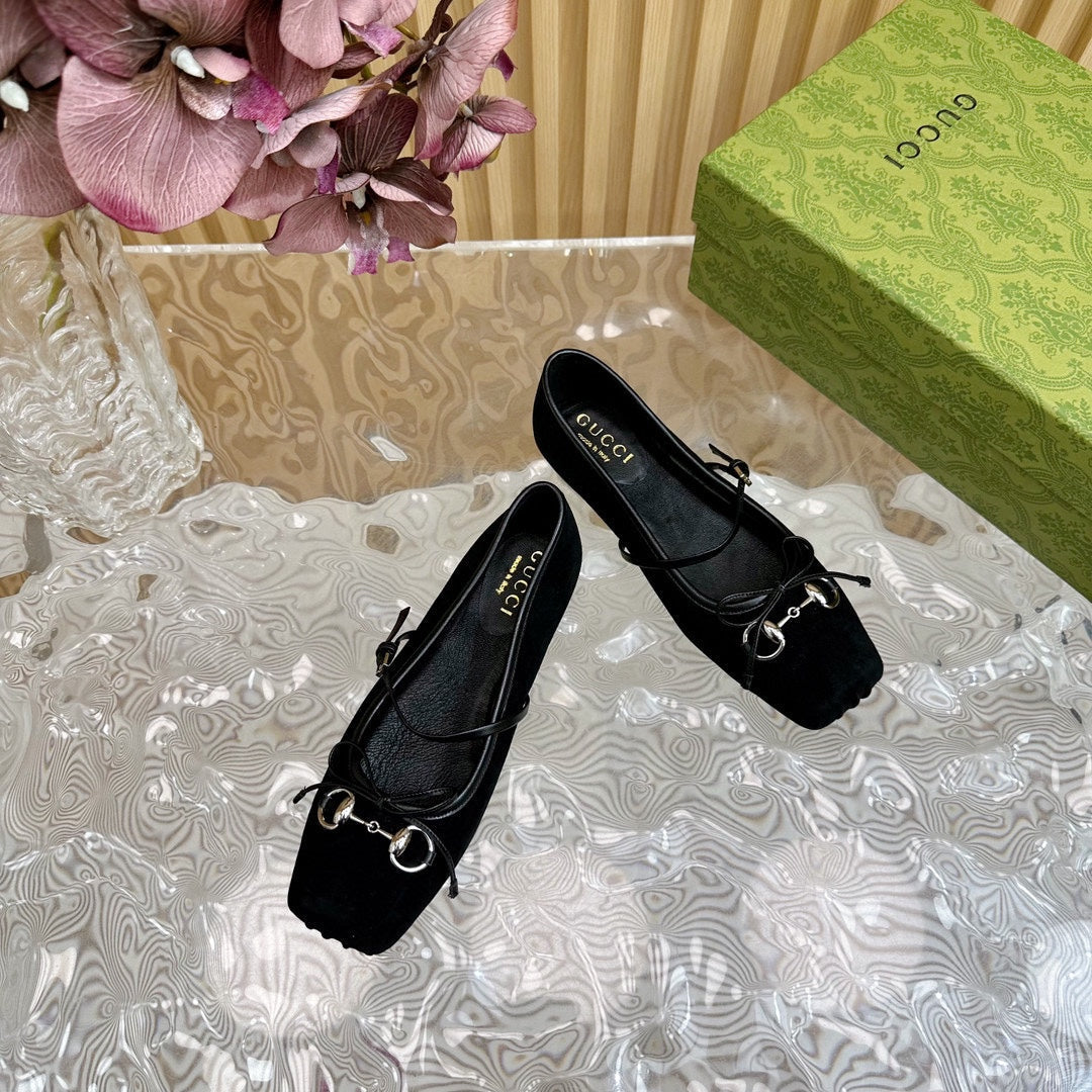BALLET FLAT IN BLACK SUEDE WITH SILVER HARDWARE