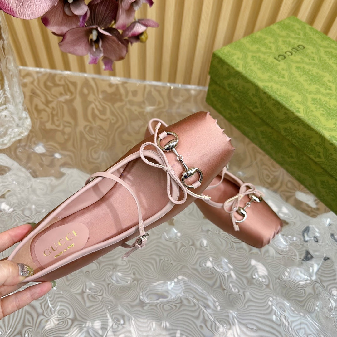 BALLET FLAT IN CORAL PINK SILK WITH SILVER HARDWARE