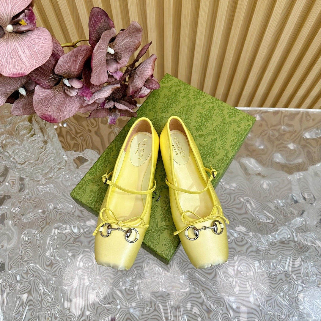 BALLET FLAT IN LIGHT YELLOW SILK WITH SILVER HARDWARE