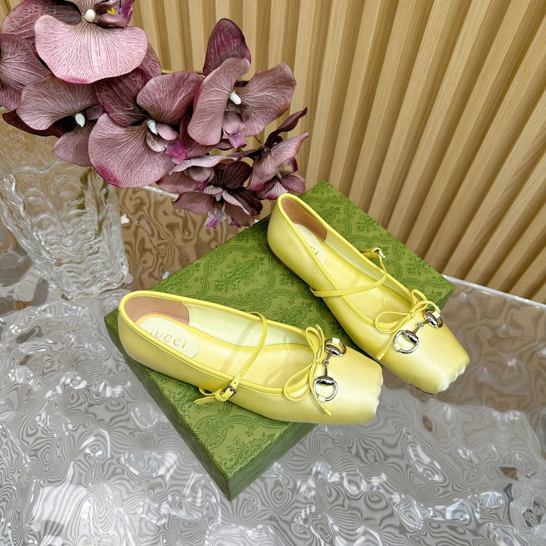 BALLET FLAT IN LIGHT YELLOW SILK WITH SILVER HARDWARE