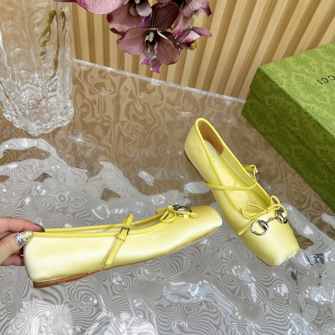 BALLET FLAT IN LIGHT YELLOW SILK WITH SILVER HARDWARE