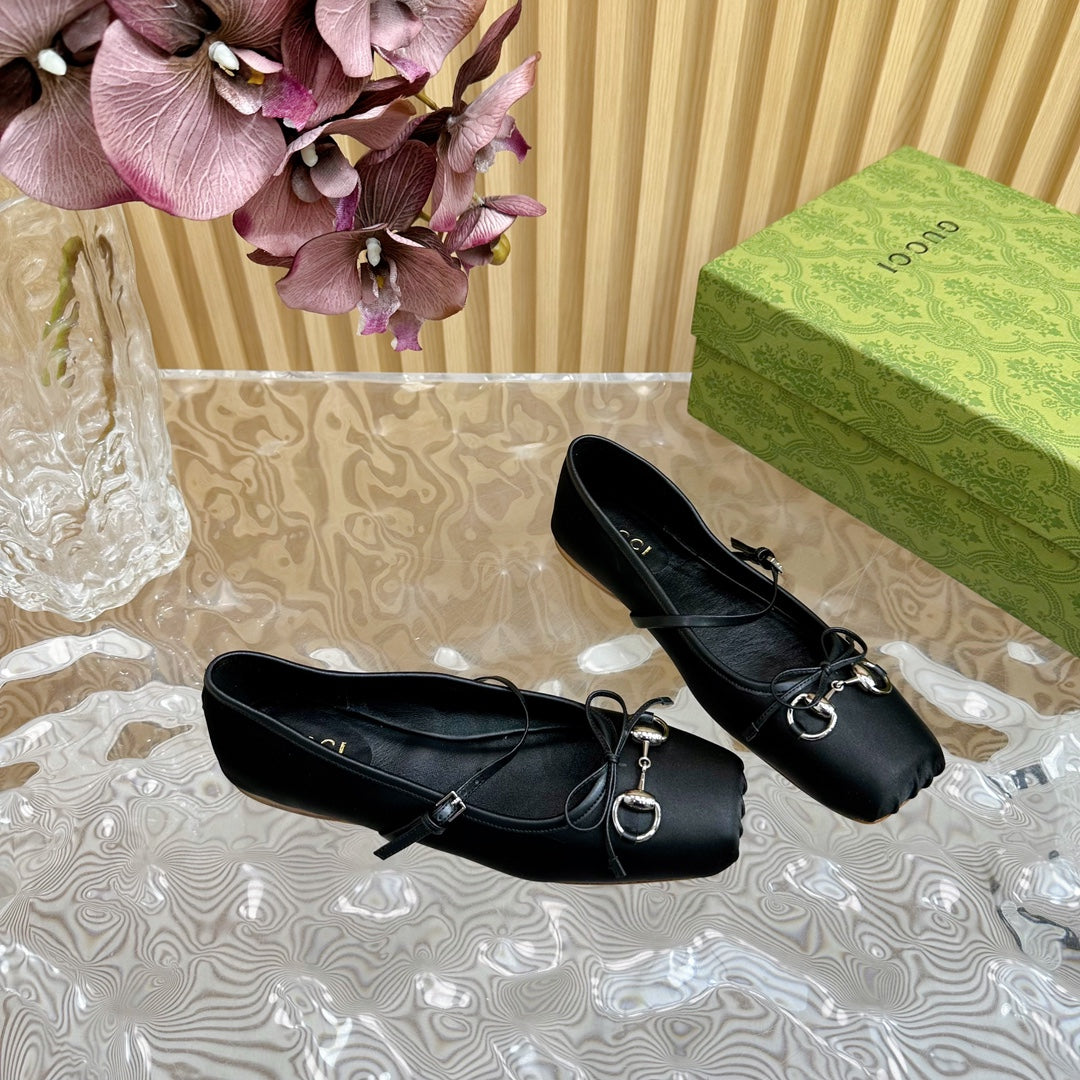 BALLET FLAT IN BLACK SILK WITH SILVER HARDWARE