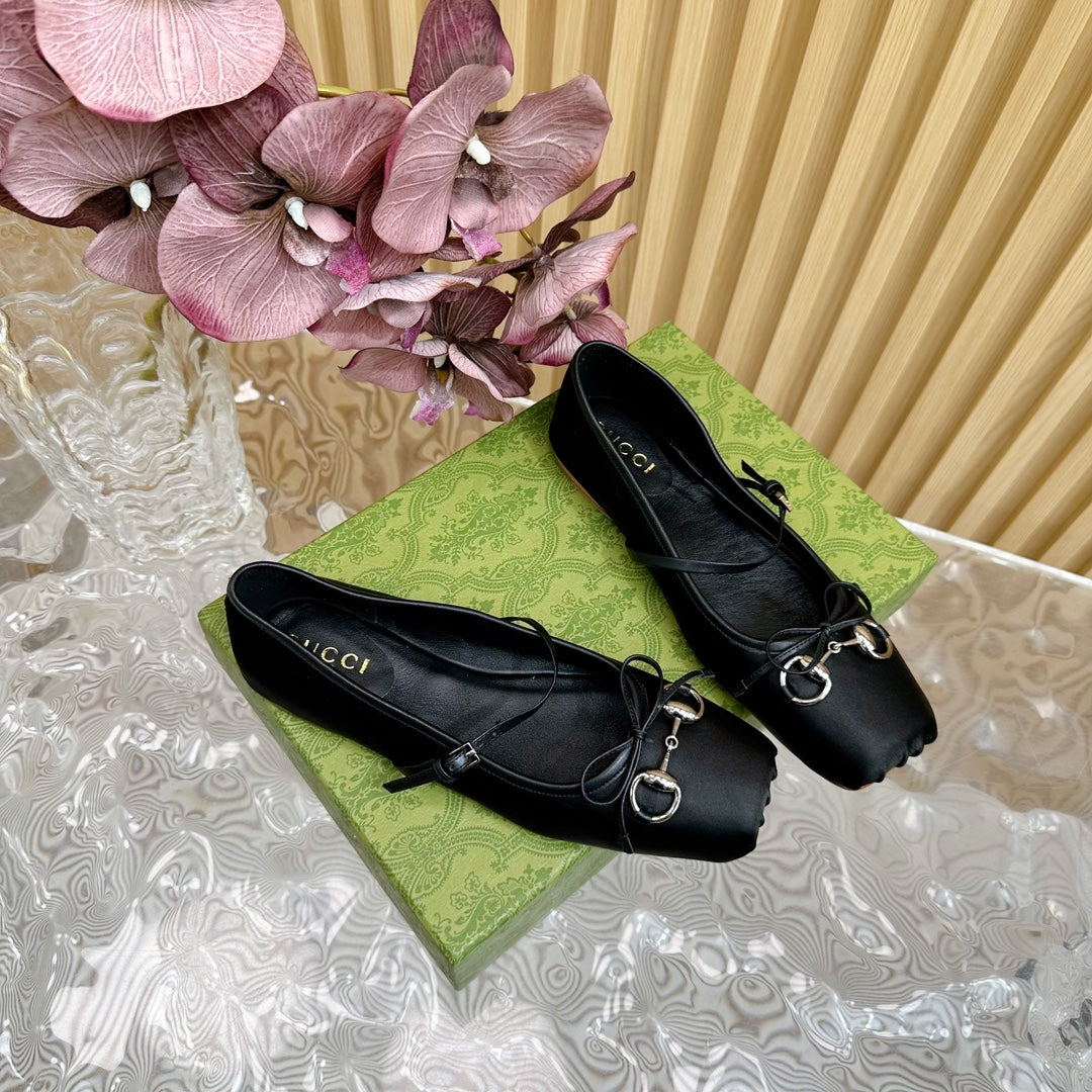 BALLET FLAT IN BLACK SILK WITH SILVER HARDWARE