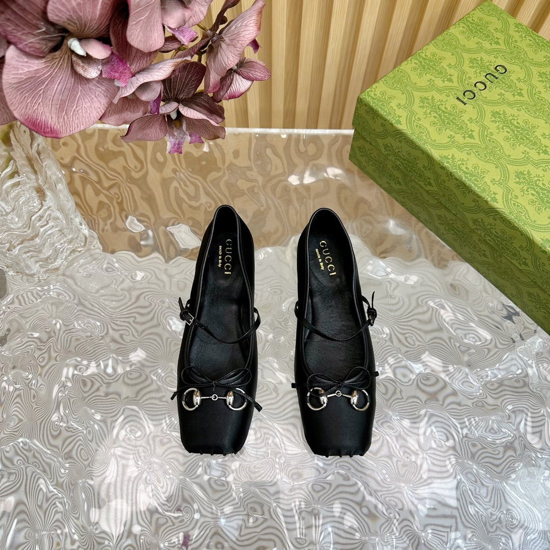BALLET FLAT IN BLACK SILK WITH SILVER HARDWARE
