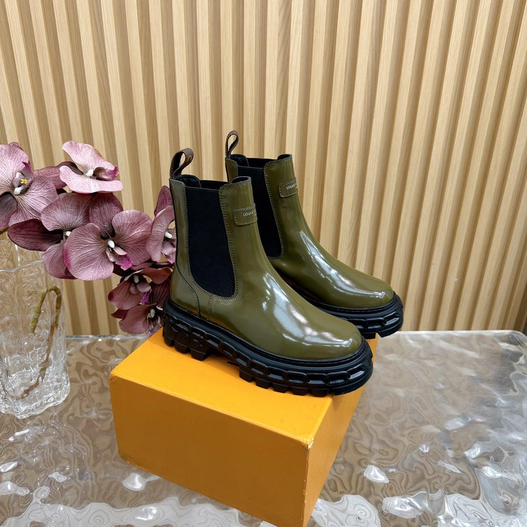 BOTTINE LV BEAUBOURG IN ARMY GREEN GLOSSY CALFSKIN