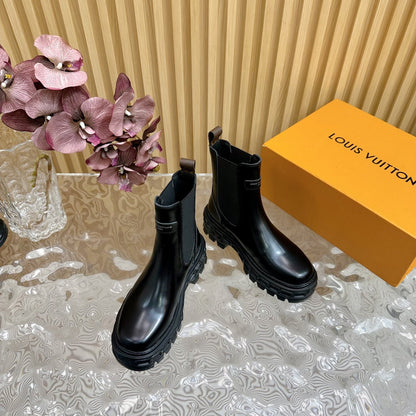 BOTTINE LV BEAUBOURG IN BLACK GLOSSY CALFSKIN