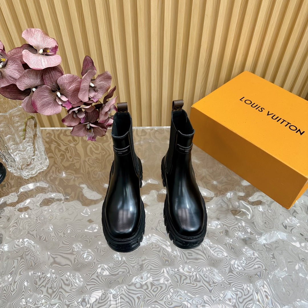 BOTTINE LV BEAUBOURG IN BLACK GLOSSY CALFSKIN