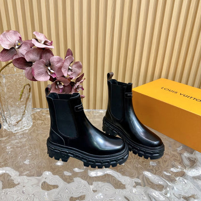 BOTTINE LV BEAUBOURG IN BLACK GLOSSY CALFSKIN