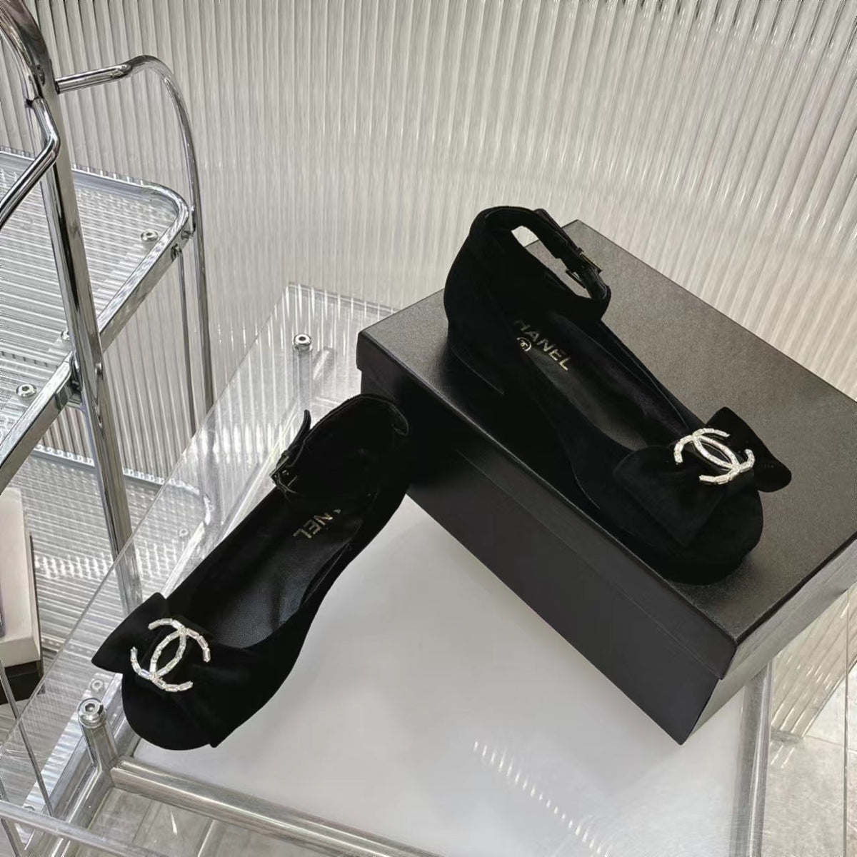 BOW MARY JANE SHOES IN BLACK VELVET