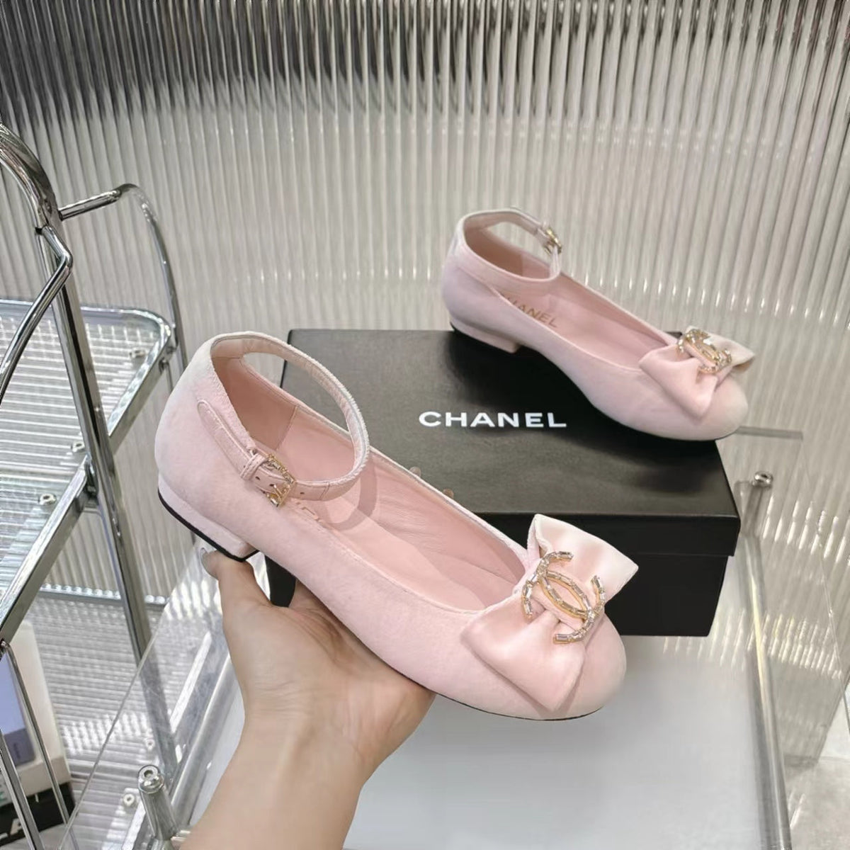 BOW MARY JANE SHOES IN PASTEL PINK VELVET