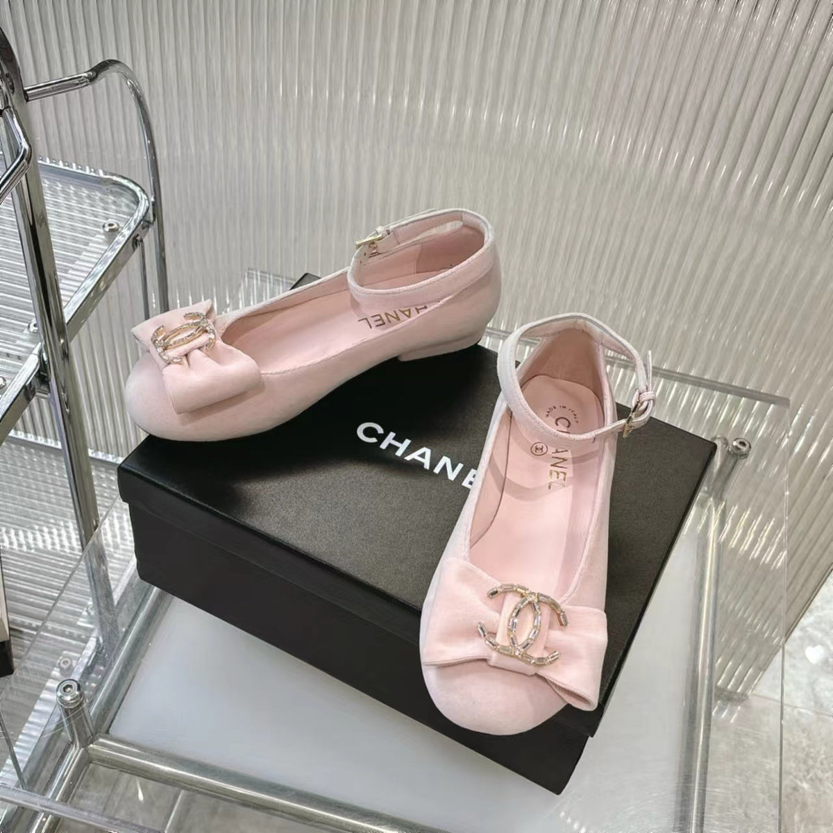 BOW MARY JANE SHOES IN PASTEL PINK VELVET