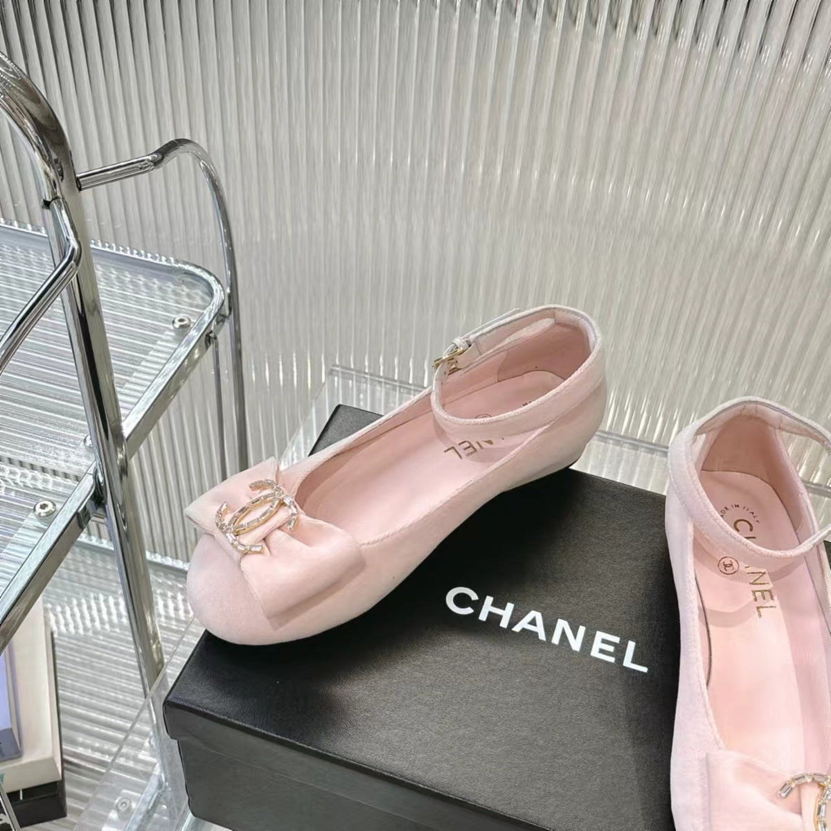 BOW MARY JANE SHOES IN PASTEL PINK VELVET