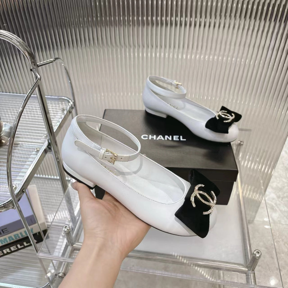 BOW MARY JANE SHOES IN WHITE LAMBSKIN