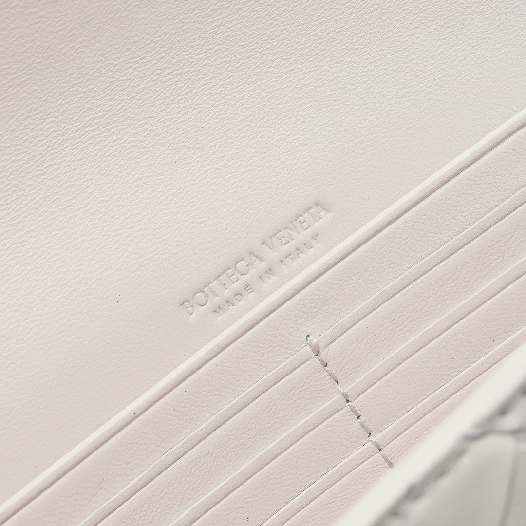BV Long Clutch Andiamo 31 White Leather Ghw