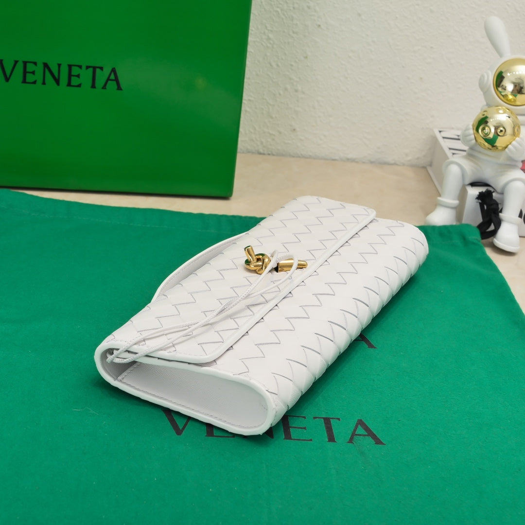BV Long Clutch Andiamo 31 White Leather Ghw