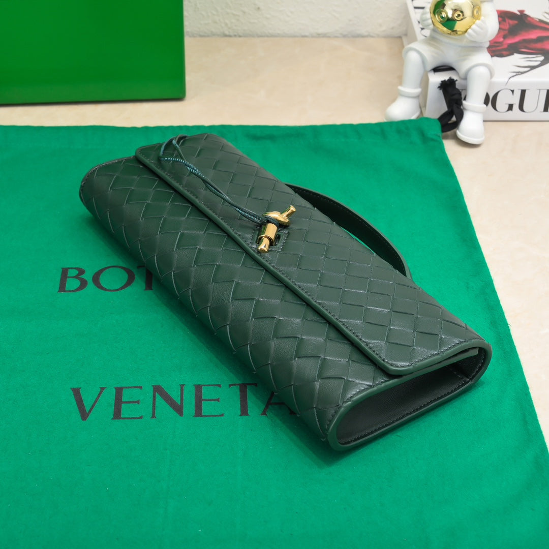 BV Long Clutch Andiamo 31 Dark Green Leather Ghw