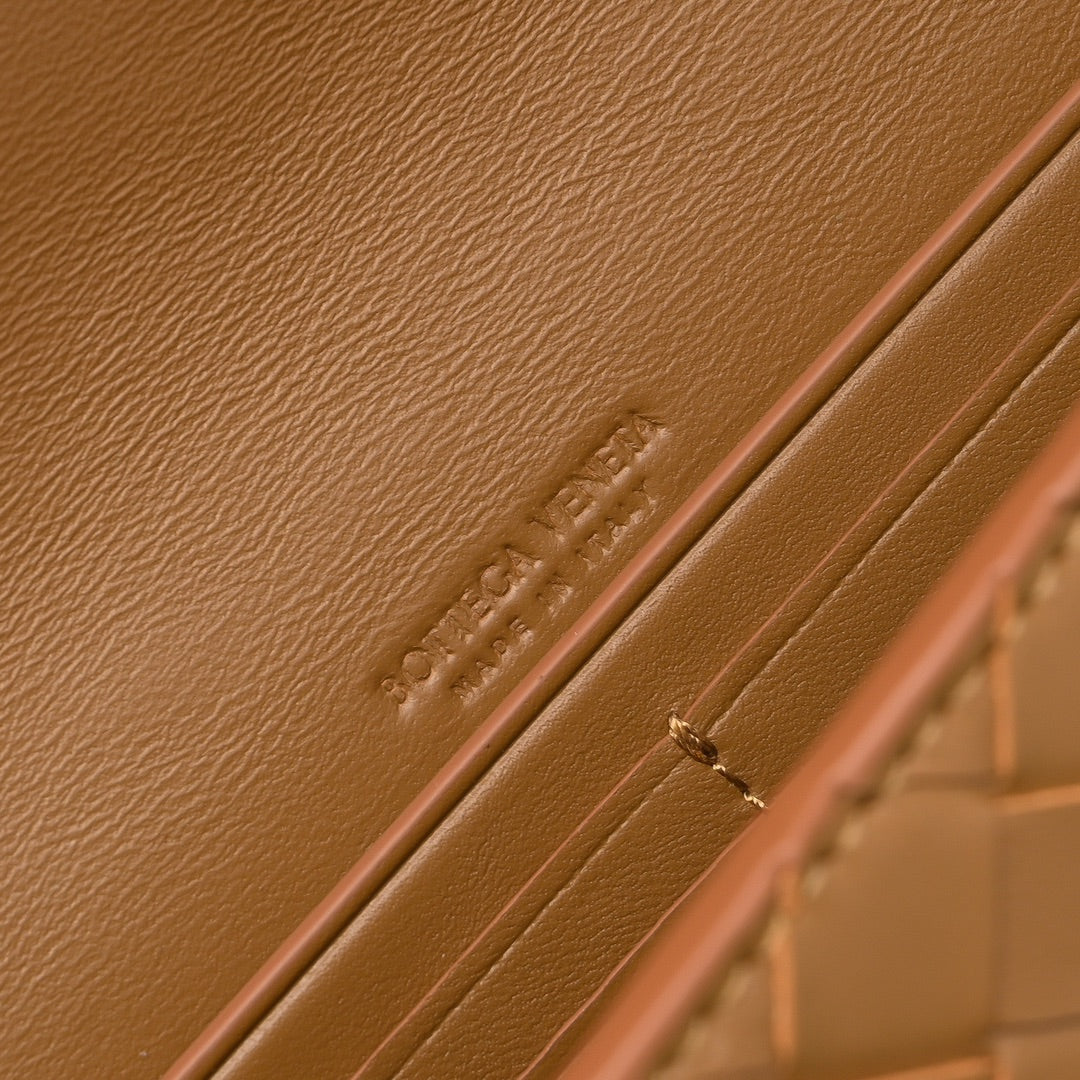 BV Long Clutch Andiamo 31 Tan Leather Ghw