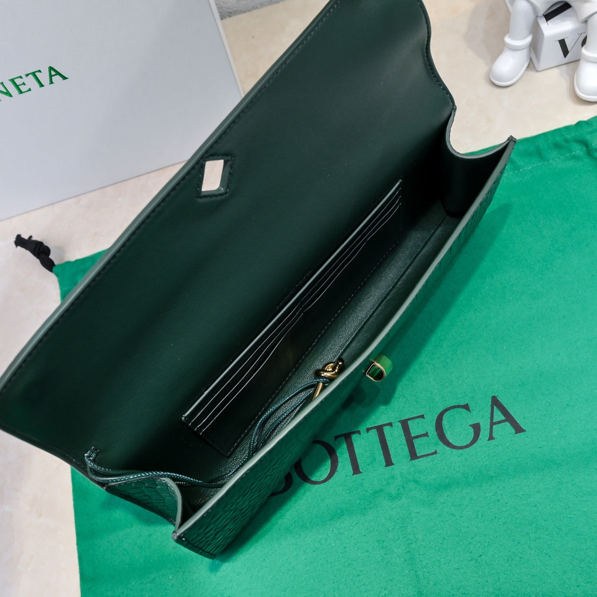 BV Long Clutch Andiamo 31 Dark Green Crocodile Calfskin Ghw