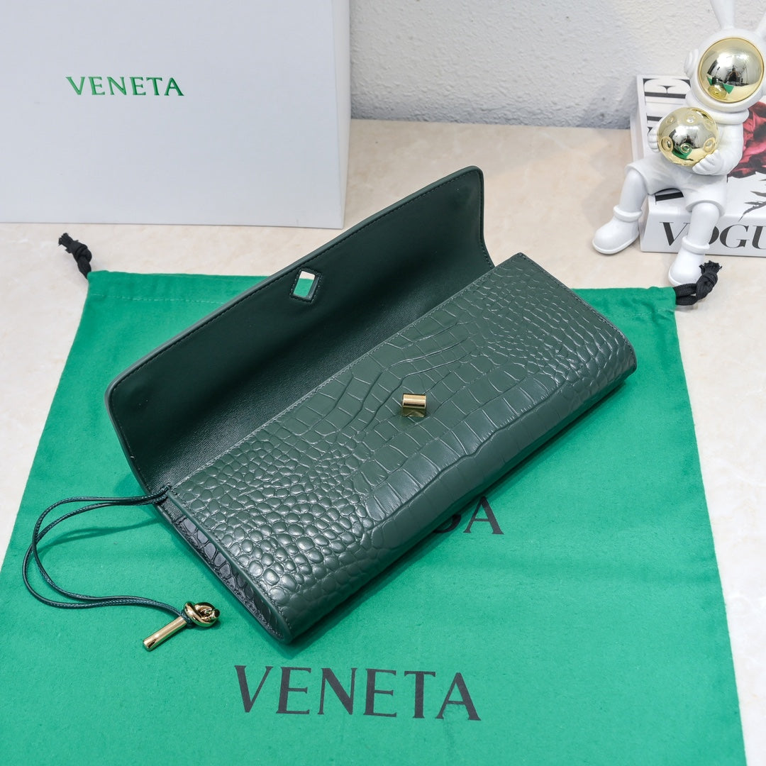 BV Long Clutch Andiamo 31 Dark Green Crocodile Calfskin Ghw