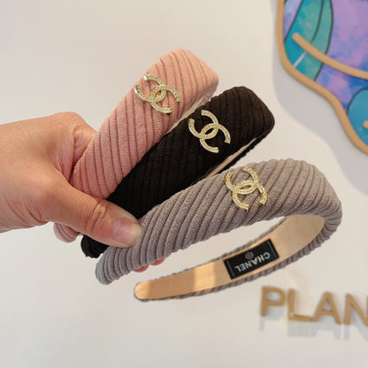BLACK FABRIC HAIRBAND WITH GOLD LOGO 414437