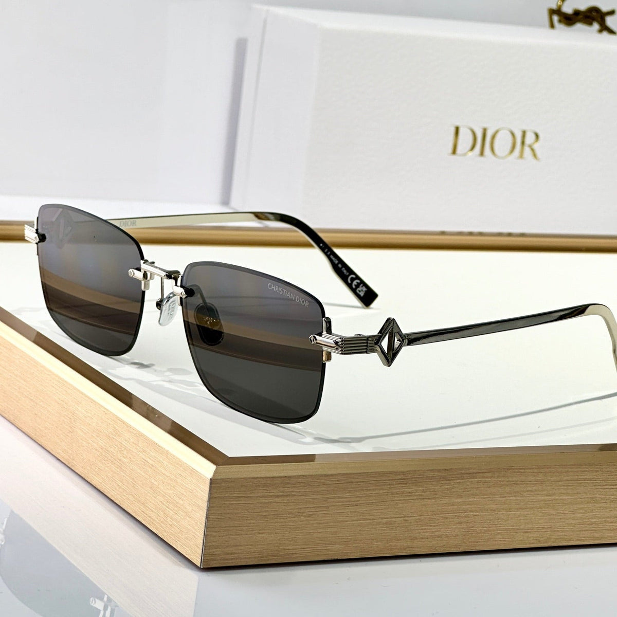 MONTAIGNE SUNGLASS CD DIAMOND S11U IN METAL