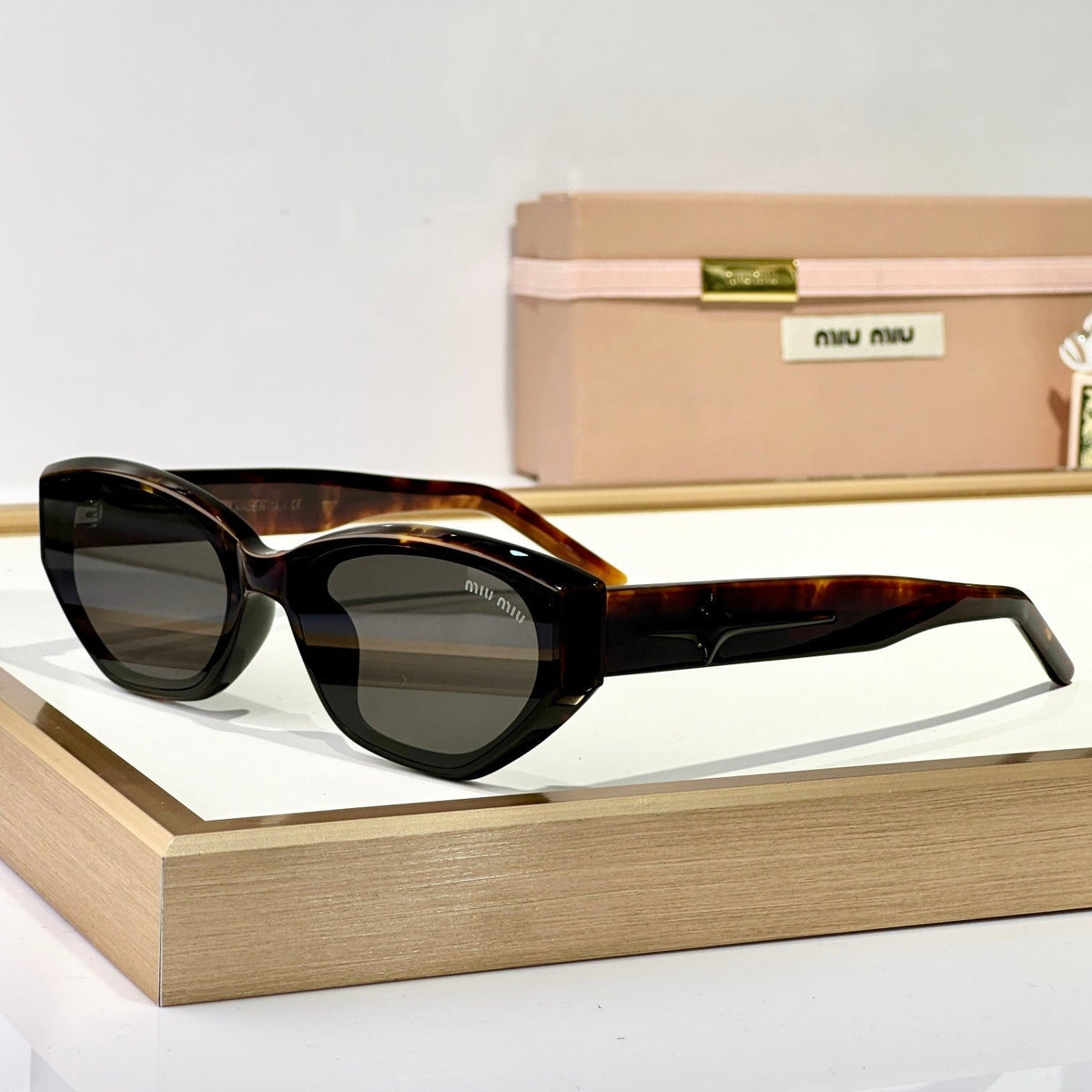 CAT EYE SUNGLASSES SMU52WS IN ACETATE