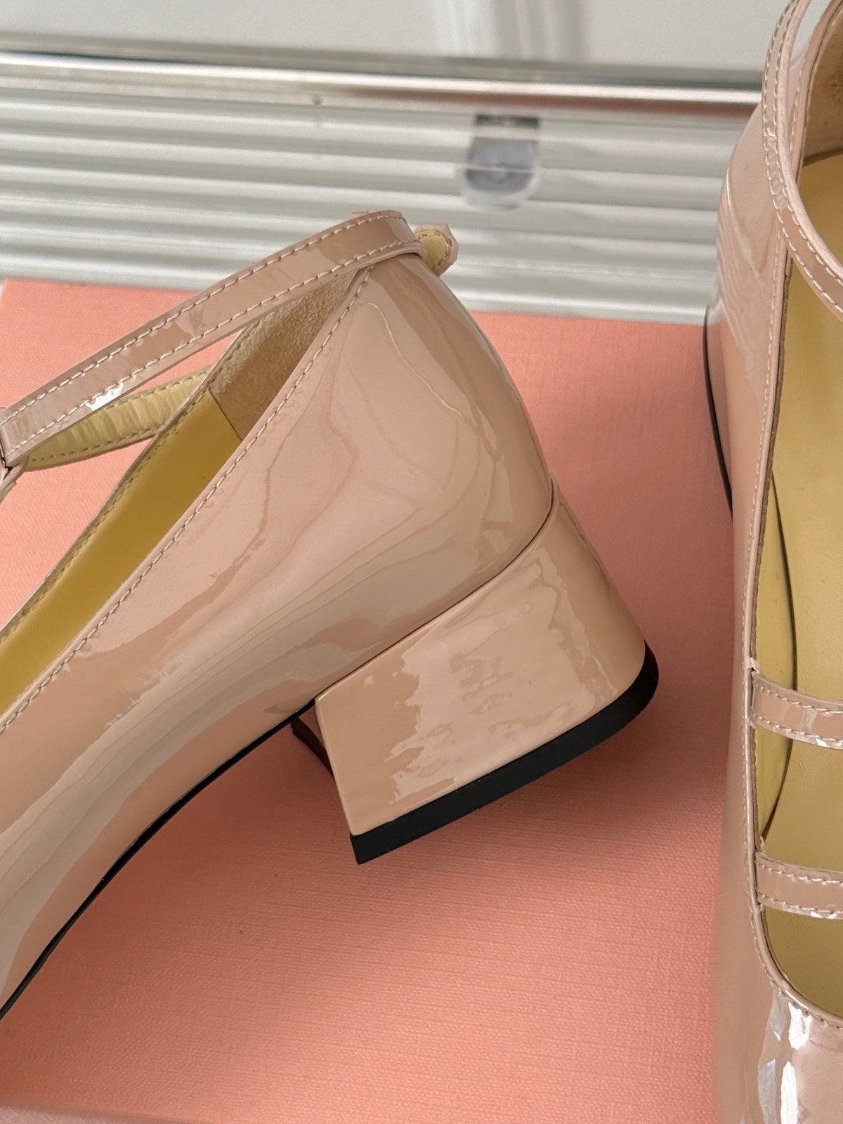 BALLET PUMPS WITH STRAP IN BEIGE GLOSSY LAMBSKIN