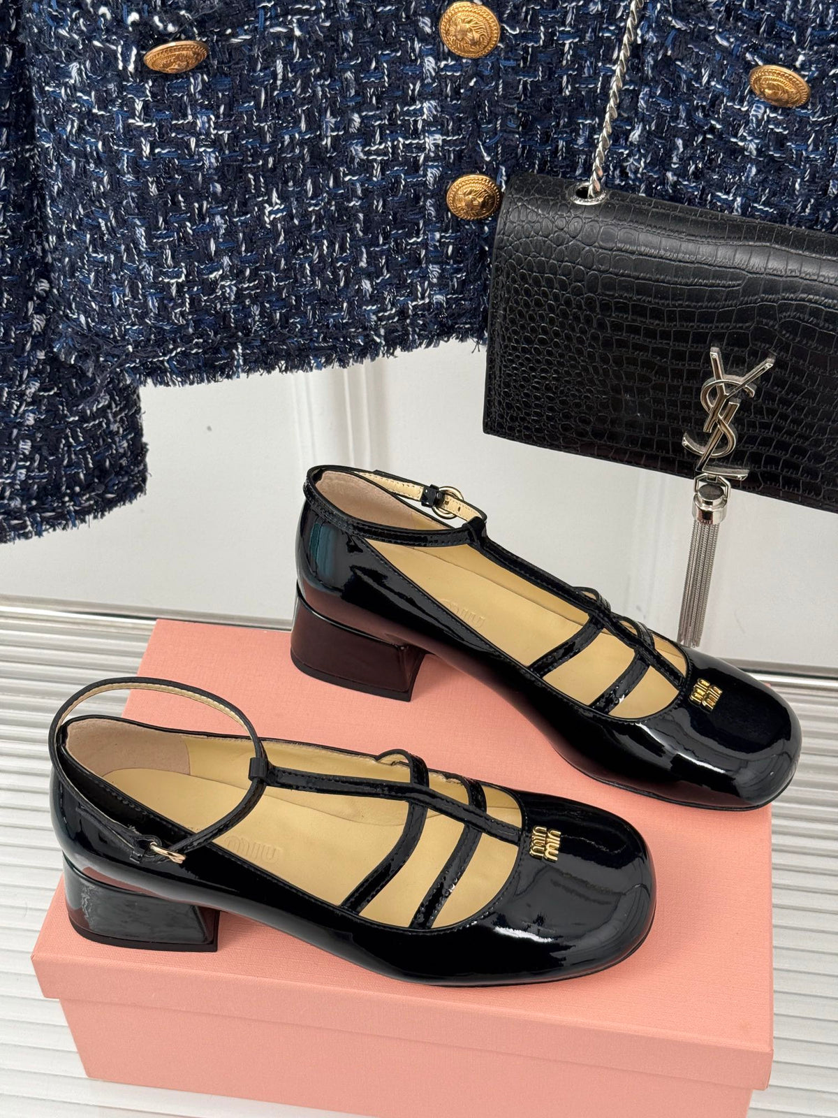 BALLET PUMPS WITH STRAP IN BLACK GLOSSY LAMBSKIN