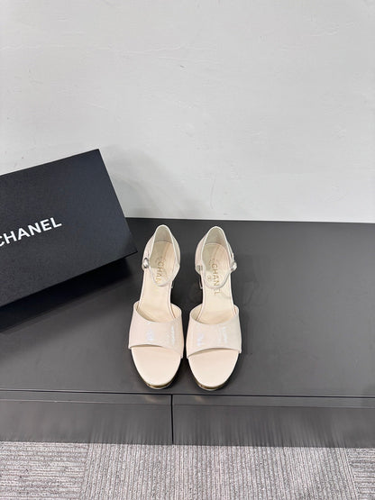BLOCK HEEL SANDALS WHITE SHEEPSKIN