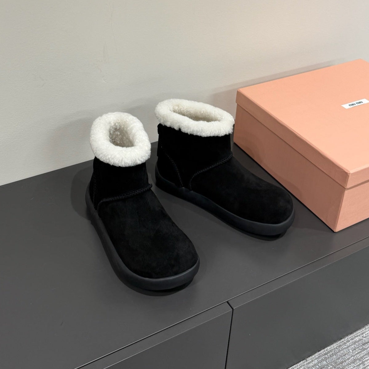 ANKLE BOOTS IN BLACK SUEDE AND FLEECE LINING