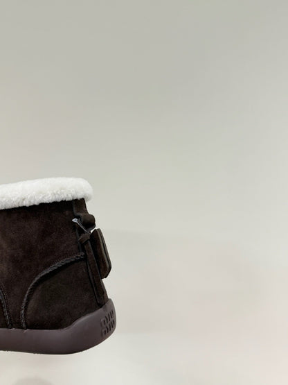 ANKLE BOOTS IN DARK CHOCOLATE SUEDE AND FLEECE LINING