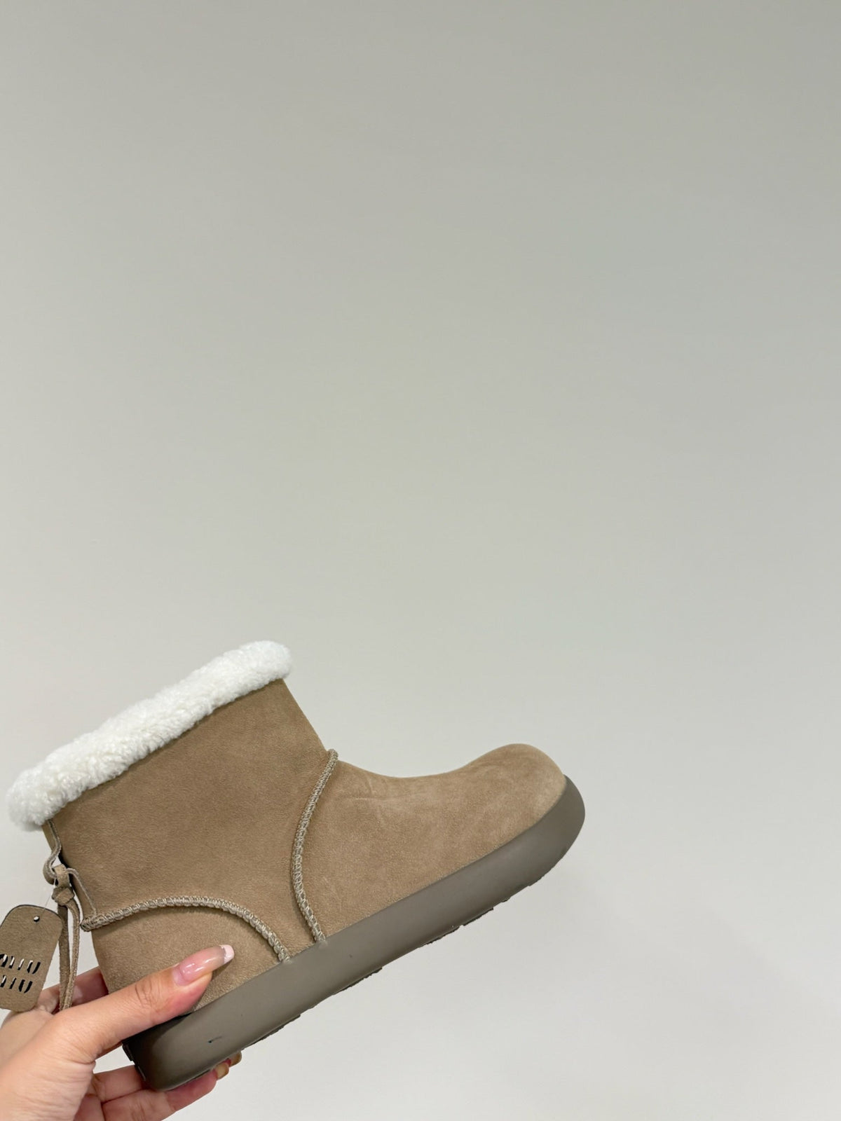 ANKLE BOOTS IN DESERT BROWN SUEDE AND FLEECE LINING