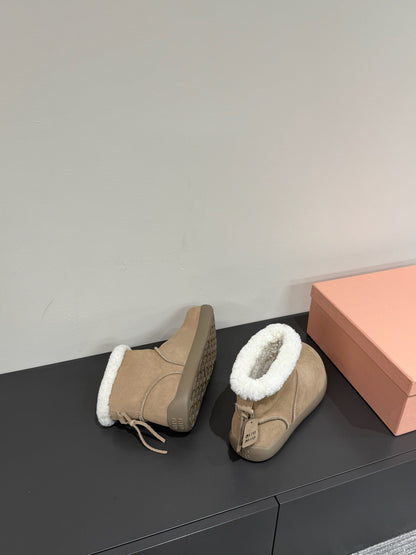 ANKLE BOOTS IN DESERT BROWN SUEDE AND FLEECE LINING