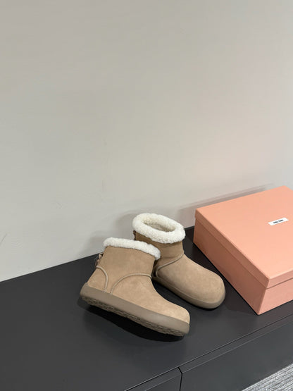 ANKLE BOOTS IN DESERT BROWN SUEDE AND FLEECE LINING
