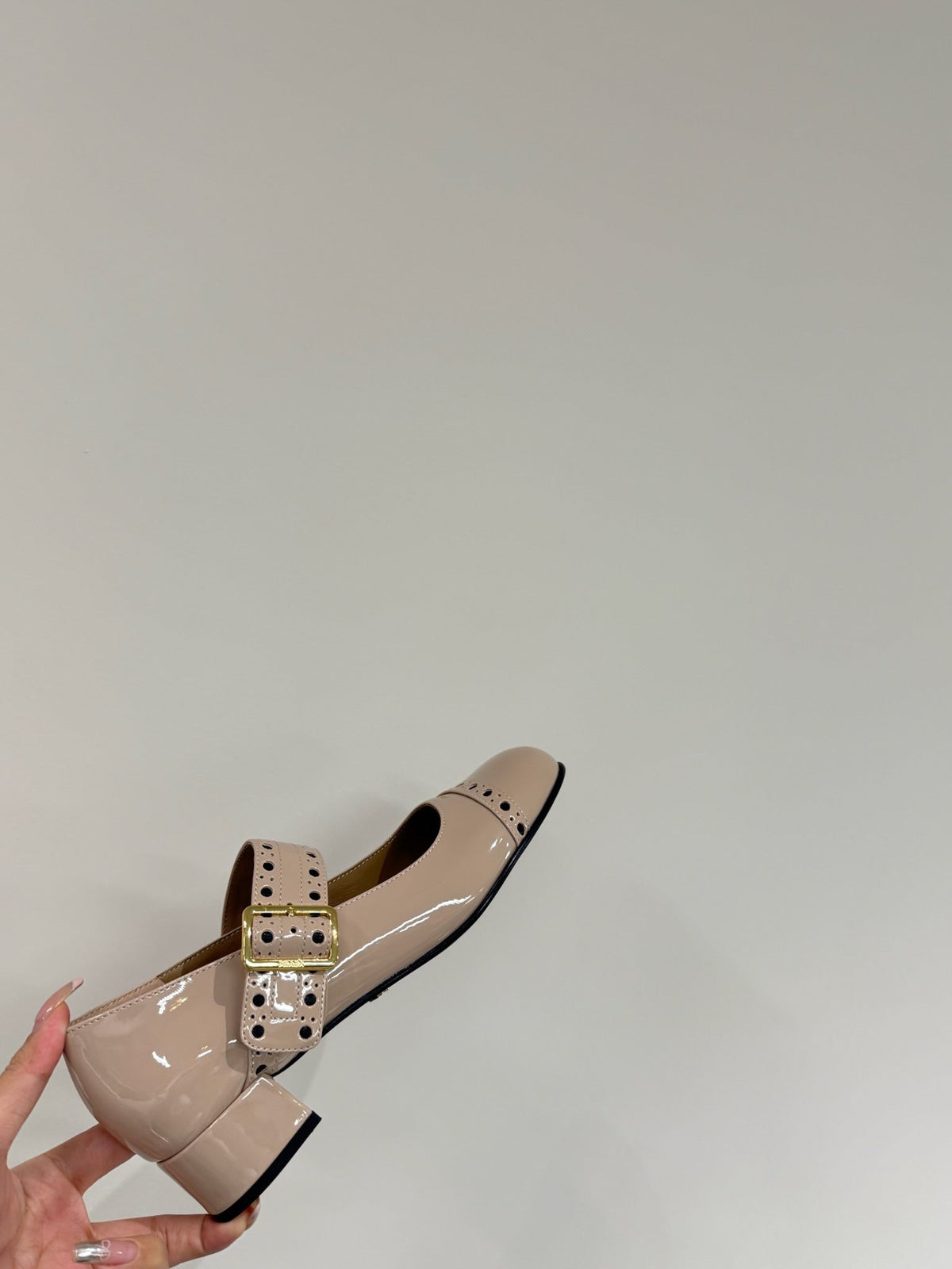 MARY JANE PUMPS IN BEIGE GLOSSY CALFSKIN