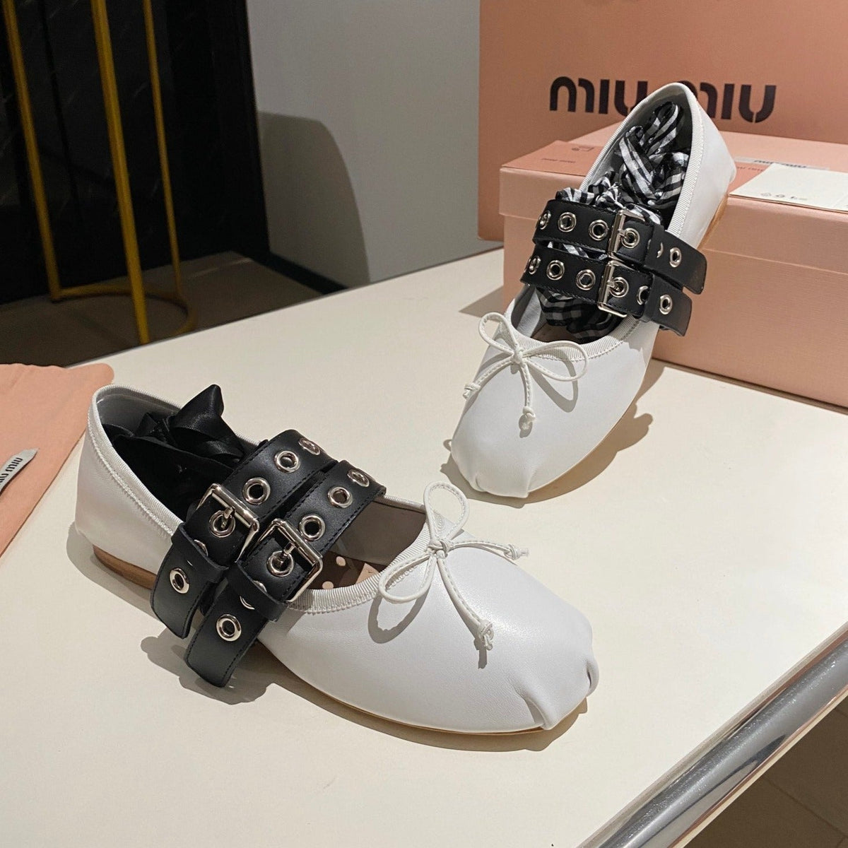 BALLET FLAT SHOES WHITE LAMBSKIN WITH UNIQUE BLACK STRAPS