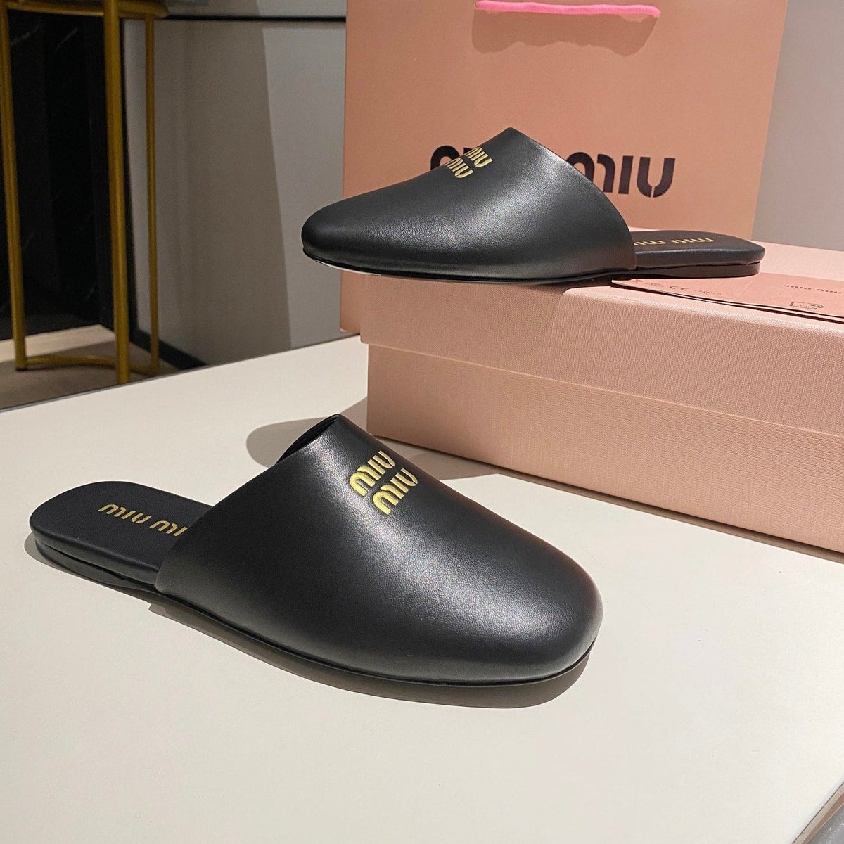 MULES SLIPPERS RETRO BLACK COWHIDE