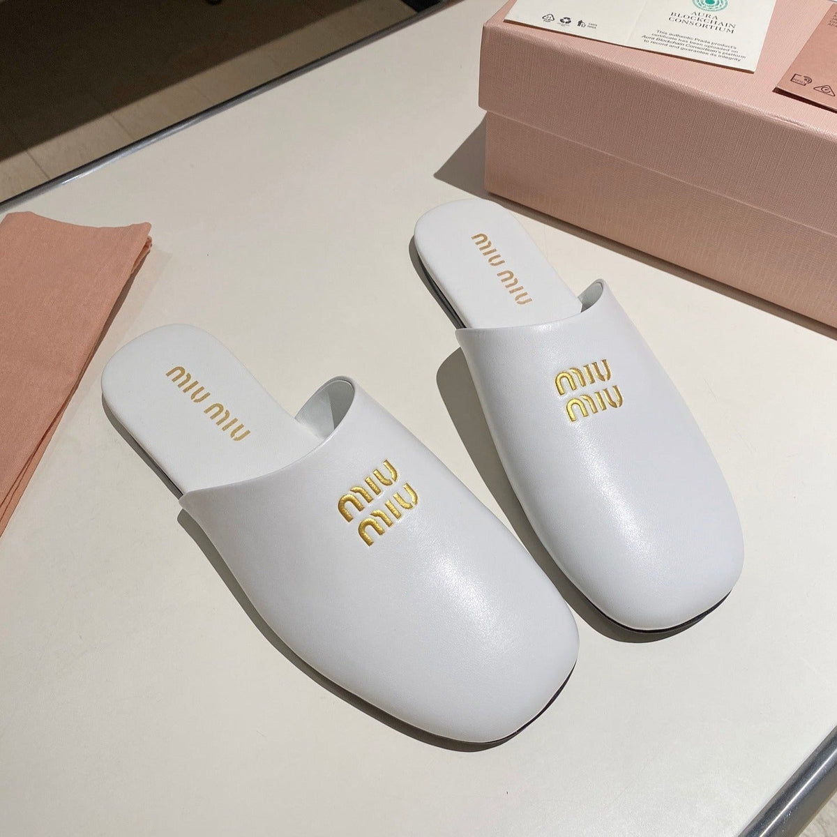 MULES SLIPPERS RETRO WHITE COWHIDE