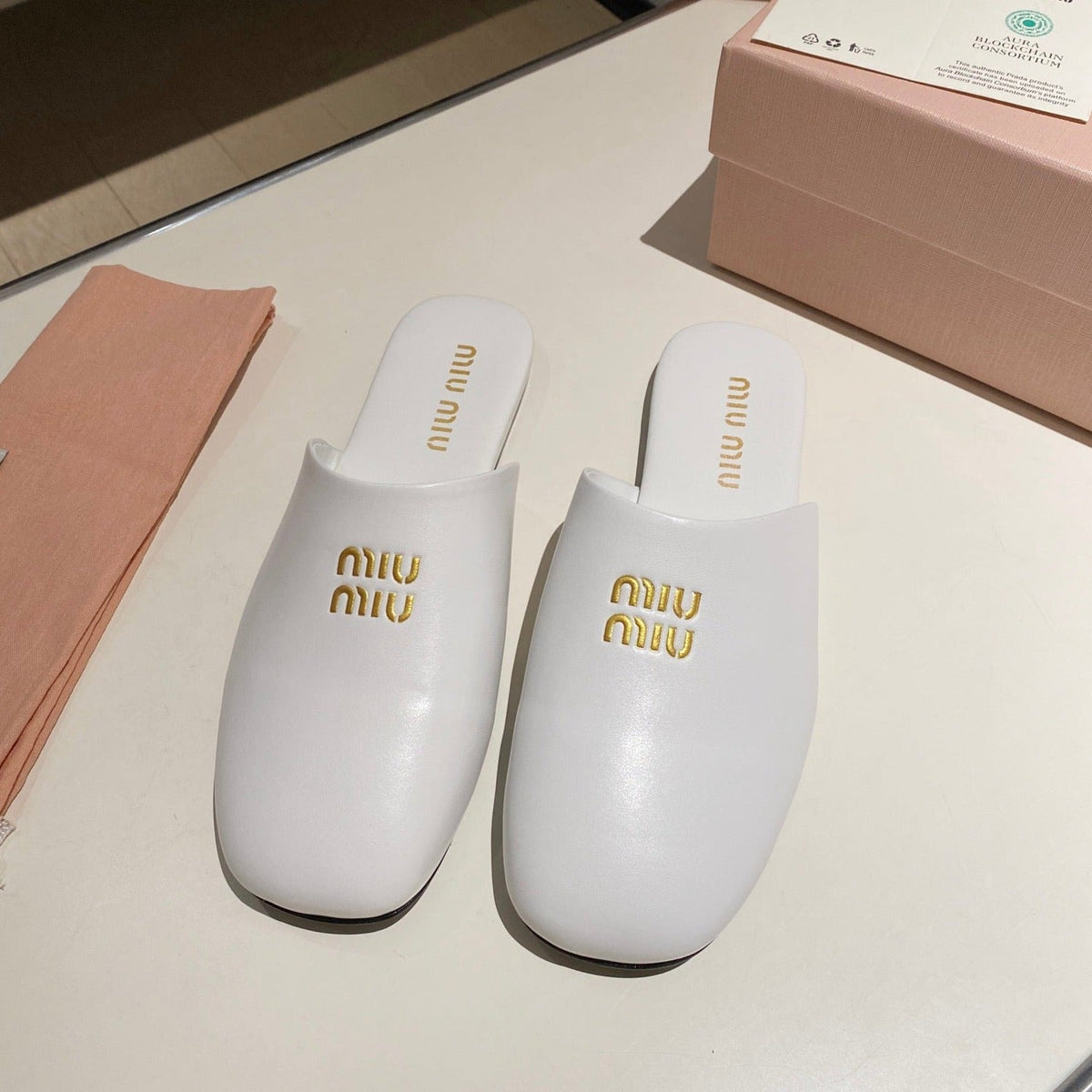 MULES SLIPPERS RETRO WHITE COWHIDE