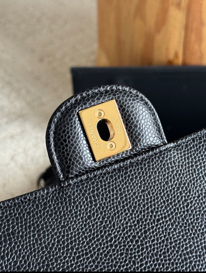 Chanel Classic Flap medium Black Gold Hardware