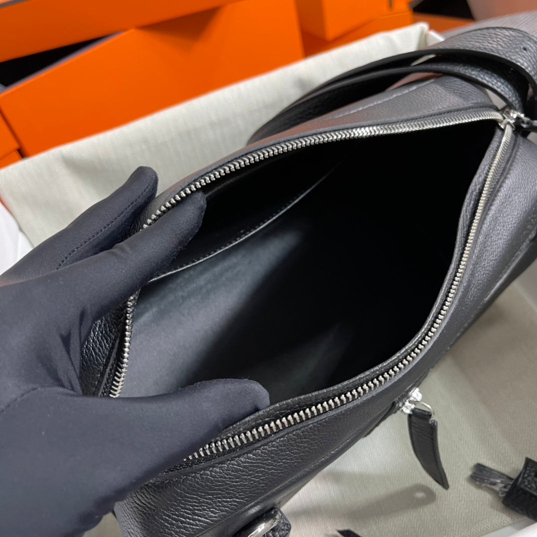 BOSTON NOUVEAU ON BOBY 29 SHOULDER BAG IN BLACK CALFSKIN