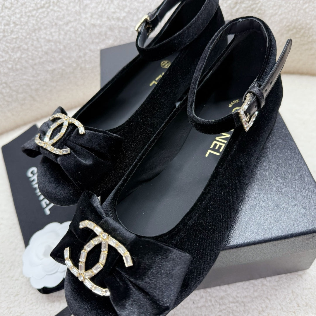 MARY JANE SHOES IN BLACK VELVET