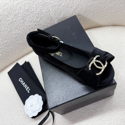 MARY JANE SHOES IN BLACK VELVET