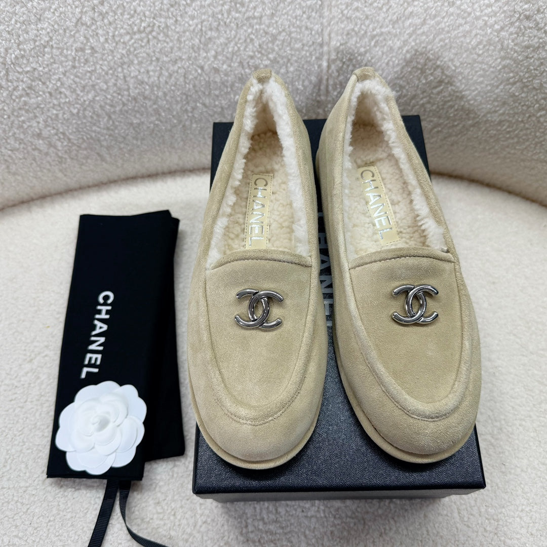 LOAFER IN ECRU TAN SUEDE AND WOOL LINING