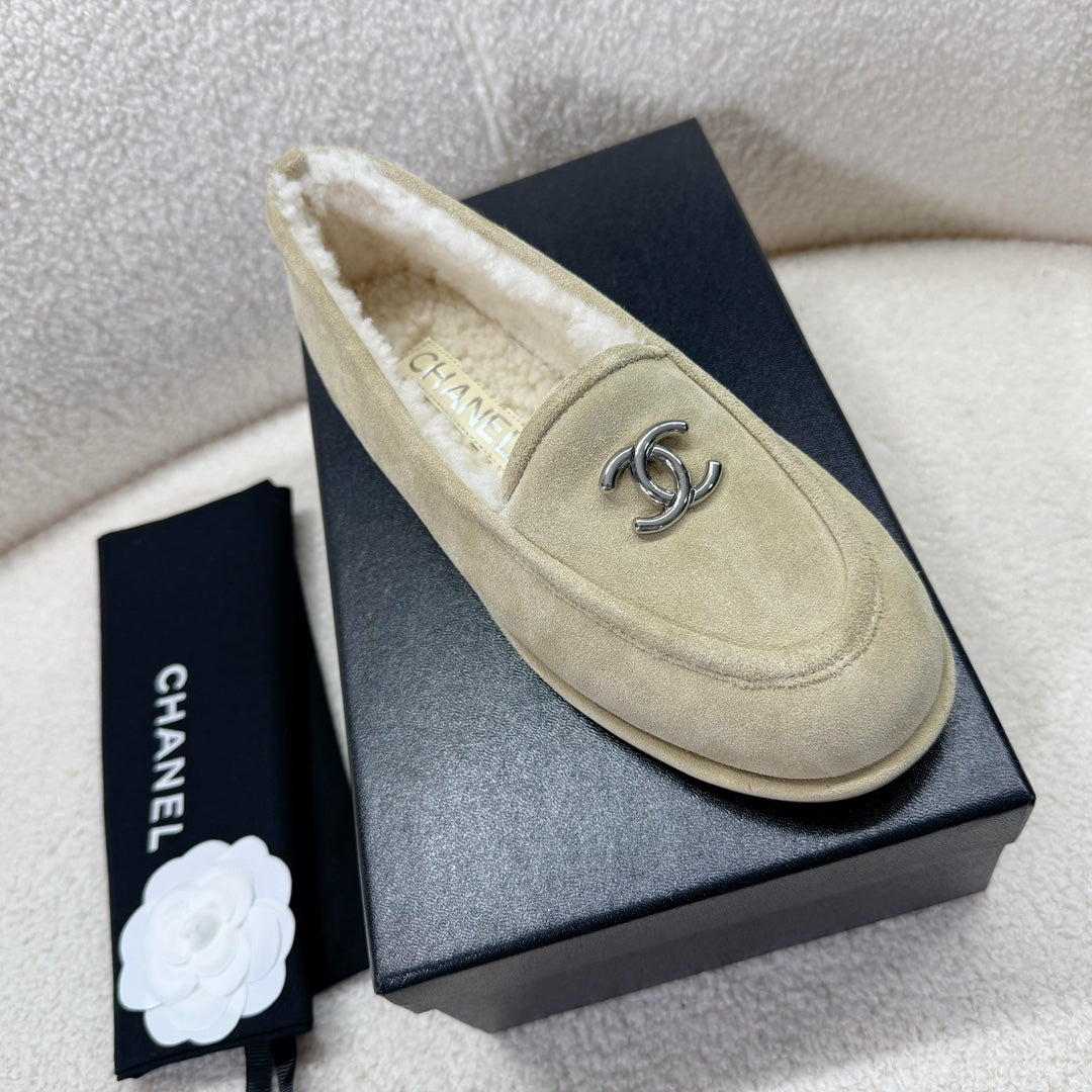 LOAFER IN ECRU TAN SUEDE AND WOOL LINING