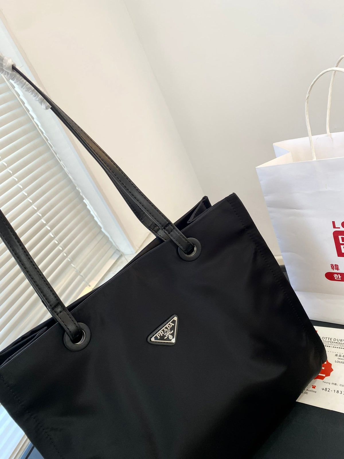 MEDIUM TOTE BAG 36 IN BLACK RE-NYLON FABRIC
