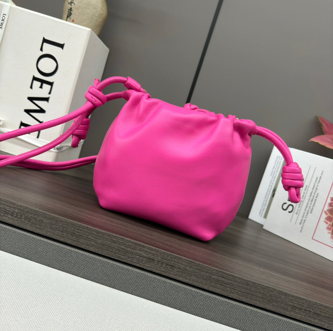 LOE 23 FLAMENCO PURSE BUCKET IN FUSICA PINK LAMBSKIN
