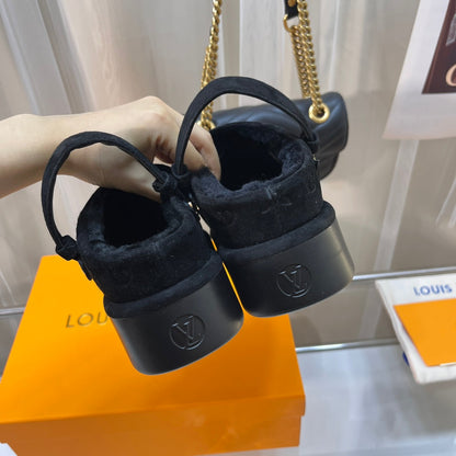 LV WOMEN'S COSY FLAT COMFORT CLOGS IN BLACK MONOGRAM SUEDE