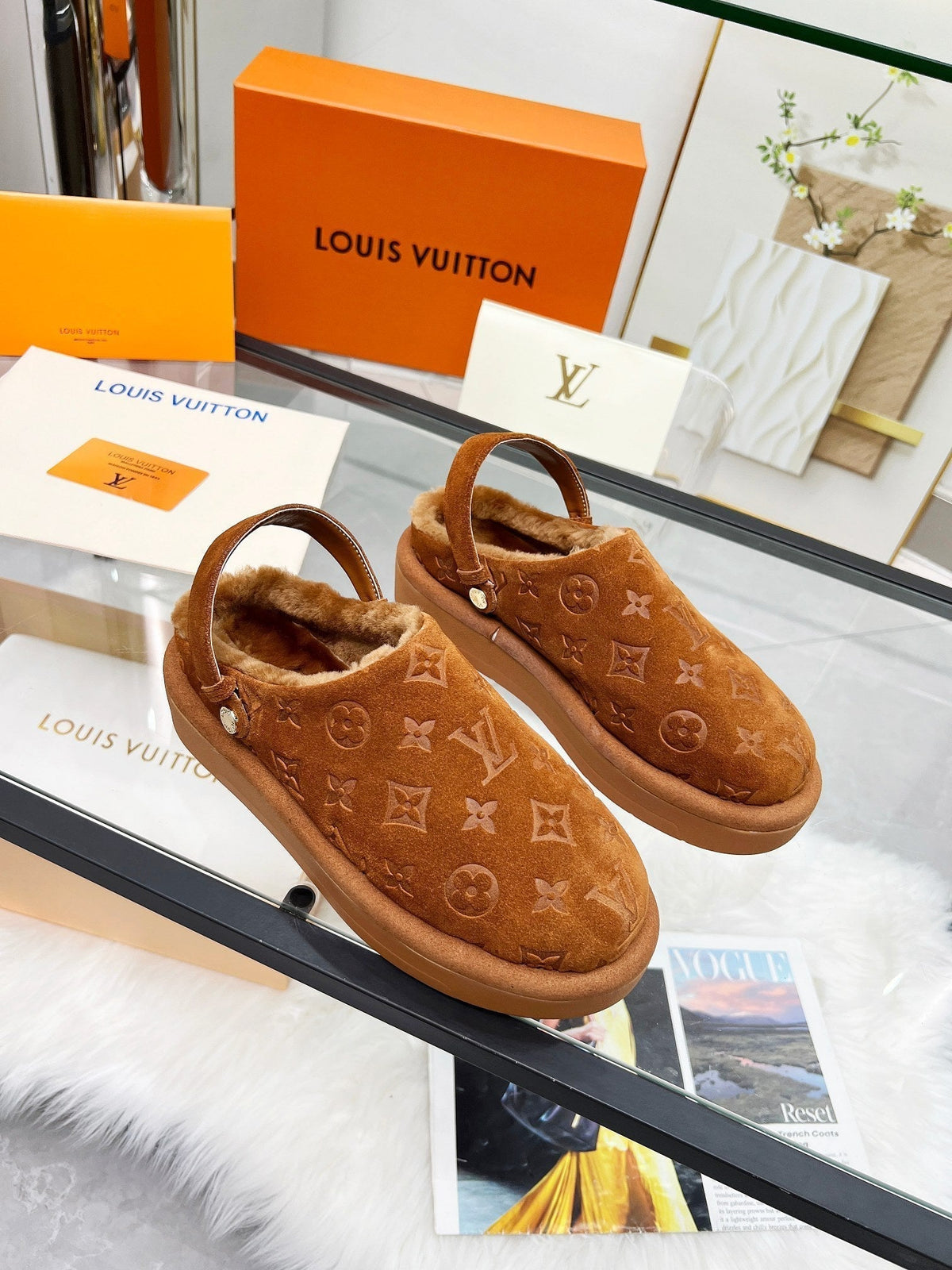 LV WOMEN'S COSY FLAT COMFORT CLOGS IN RUSSET BROWN MONOGRAM SUEDE